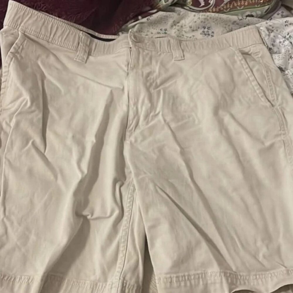 Men’s St.John’s Bay Khaki Shorts - Size XL